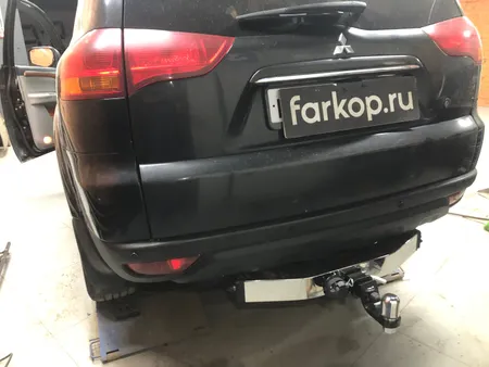 Фаркоп TowRus для Mitsubishi Pajero Sport 2008-2017 (с нерж. накладкой) 159366 в Пермь
